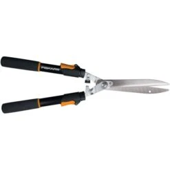 Fiskars PowerLever™ Telescopic (645mm-800mm) Hedge Shear JM1537